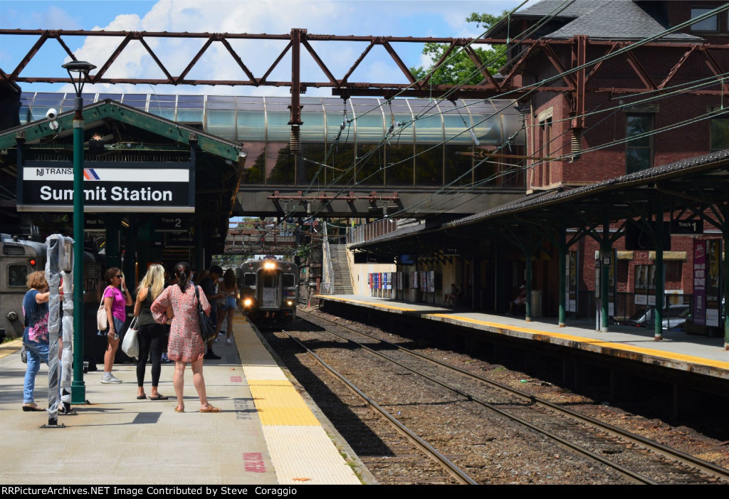 12:36 PM pulling up to  the Track 2 Platform